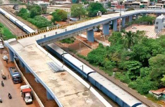 인도 마디아프라데시주 보팔시의 한 고가도로. 거의 직각으로 꺾인 회전 구간 때문에 개통 전부터 현지에서 논란이 됐다. 엑스(X·옛 트위터) 캡처