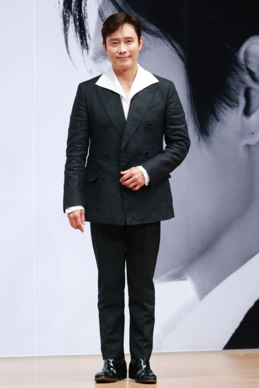 포즈 취하는 이병헌 - 포즈 취하는 이병헌 연합뉴스