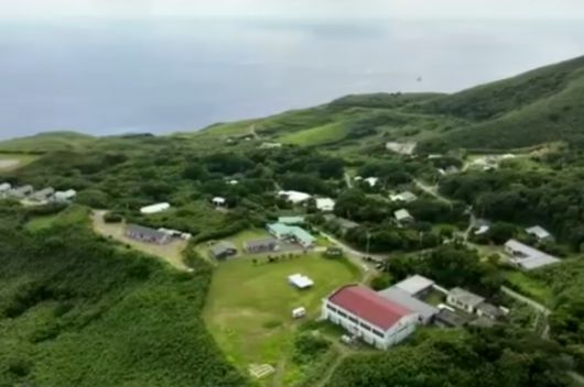 5일 오전 6시 29분쯤 일본 규슈 가고시마현 도카라 열도에서 규모 5.4의 지진이 발생했다. 사진은 이날 진도 5강의 흔들림이 감지된 아쿠세키지마의 모습. 인명 피해는 없는 것으로 확인됐다. NHK 보도화면 캡처