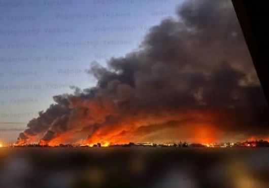 4일 공습으로 불타는 키이우의 모습. 오신트 엑스 계정 캡처