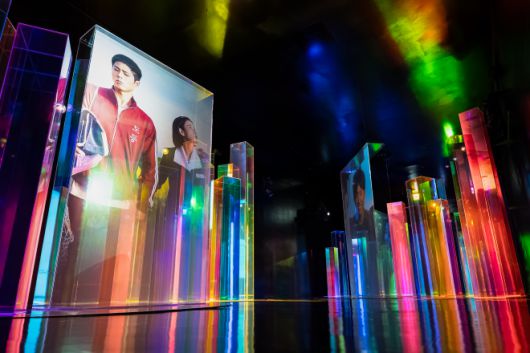 드라마 하이라이트 영상과 프리즘기둥의 빛의 파장을 연출한 전시 공간. 한국관광공사 제공.