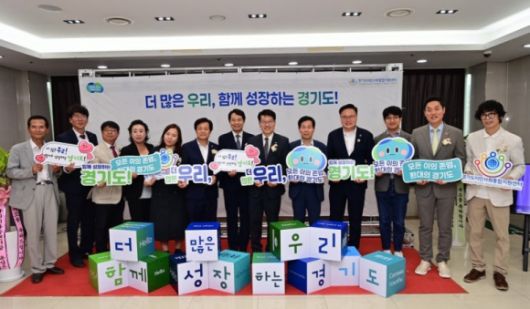 7월 2일, ‘경기도이민사회통합지원센터’ 개소식에 참석한 김재훈 의원(왼쪽 세 번째) (사진=경기도의회)