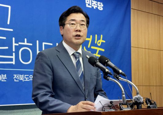 더불어민주당 당권 주자인 박찬대 의원이 8일 전북특별자치도의회 기자회견에서 발언하고 있다. 2025.7.8 연합뉴스