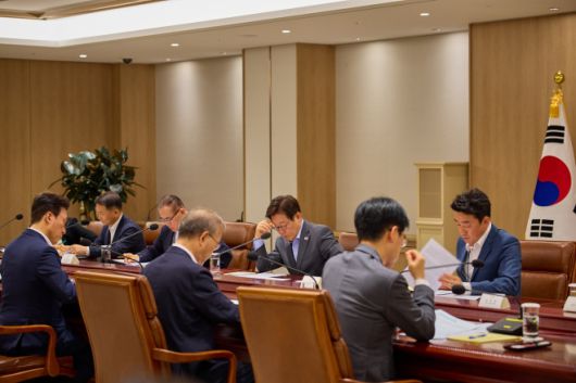 이재명 대통령, NSC 전체회의 주재 - 이재명 대통령이 10일 서울 용산 대통령실 청사에서 열린 국가안전보장회의(NSC) 전체회의를 주재하고 있다. 2025.7.10 대통령실 제공