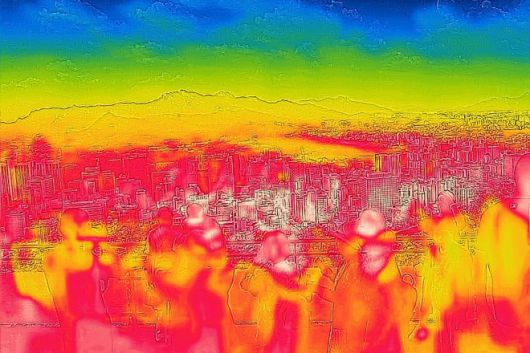 폭염으로 뜨거운 서울 - 폭염이 이어지고 있는 9일 서울 남산에서 바라본 도심 모습을 열화상 카메라로 촬영한 모습. 온도가 높은 곳은 붉게, 낮은 곳은 푸르게 표시돼 있다.  2025.7.9 연합뉴스