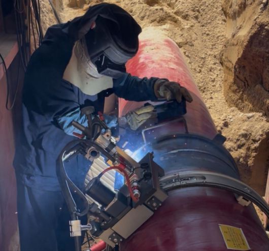 국내 최초로 천연가스 배관 건설에 도입된 자동 용접 공법. 가스공사 제공