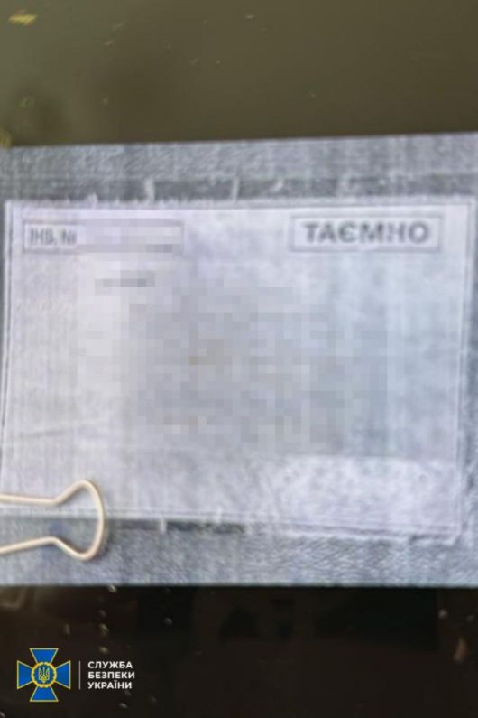 9일(현지시간) 우크라이나 보안국(SBU)은 ‘넵튠’ 미사일 생산 관련 기밀 문서를 불법 반출하려던 중국인 2명을 수도 키이우에서 체포했다고 밝혔다. 두 사람은 부자지간으로 밝혀졌다. 사진은 부자 중 아들이 우크라이나 현지인에게서 입수한 넵튠 미사일 관련 기밀 문서. 2025.7.10 SBU 자료