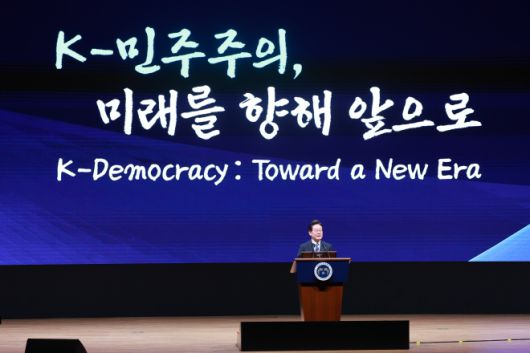 이재명 대통령, 세계정치학회 서울총회 개막식 연설 - 이재명 대통령이 13일 서울 강남구 코엑스에서 열린 2025 세계정치학회(IPSA) 서울총회 개막식에서 연설하고 있다. 2025.7.13 대통령실통신사진기자단