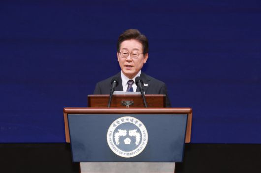 이재명 대통령, 세계정치학회 서울총회 개막식 연설 - 이재명 대통령이 13일 서울 강남구 코엑스에서 열린 2025 세계정치학회(IPSA) 서울총회 개막식에서 연설하고 있다. 2025.7.13 대통령실통신사진기자단