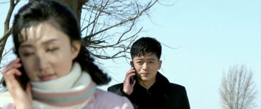 조선중앙TV 드라마 ‘백학벌의 새봄’ 속 연인인 경미와 영덕이 대화하고 있다. 조선중앙TV 캡처, 연합뉴스