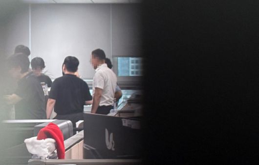 윤석열 전 대통령 배우자 김건희 여사와 관련한 의혹들을 수사하는 민중기 특별검사팀이 ‘공천 개입’ 의혹 관련자들을 상대로 전격적인 동시다발 압수수색에 나선 8일 국회의원회관 내 윤상현 의원실의 모습. 2025.7.8 연합뉴스