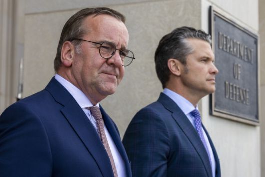 보리스 피스토리우스 독일 국방장관(왼쪽)과 피트 헤그세스 미국 국방장관. EPA 연합뉴스