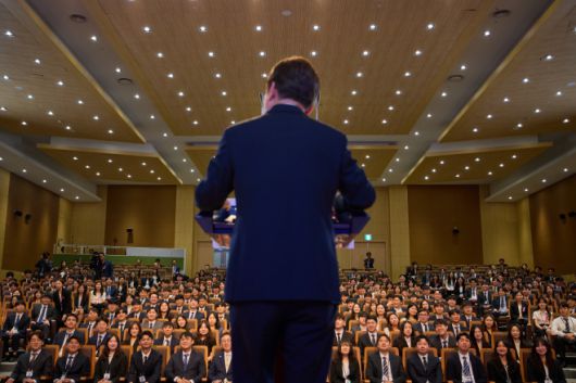 이재명 대통령, 예비 공무원 특강 - 대통령실은 이재명 대통령이 14일 충북 진천 국가공무원인재개발원에서 5급 신임관리자과정 교육생들을 상대로 특강하는 모습을 15일 SNS에 공개했다. 2025.7.15 이재명 대통령 SNS.