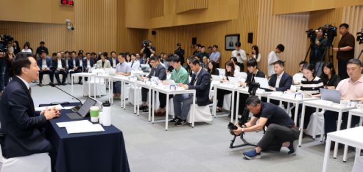 취임 3주년 기자회견 연 오세훈 시장 - 오세훈 서울시장이 16일 서울 중구 서울시청에서 민선 8기 취임 3주년 기자회견을 열고 있다. 연합뉴스