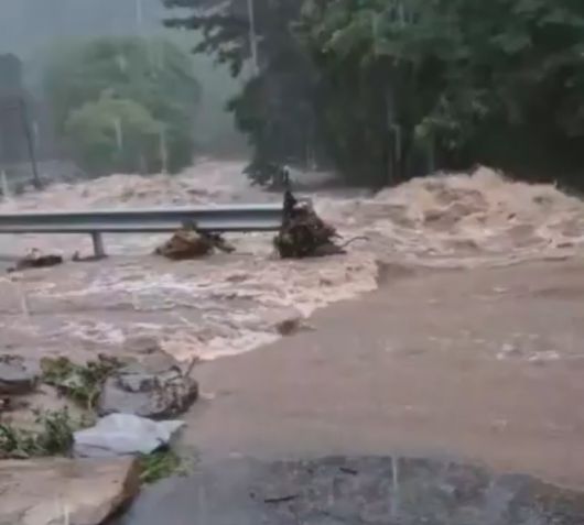 극한호우에 서산 용현계곡 범람 - 충남 전역에 호우특보가 발효된 가운데 17일 충남 서산 운산면 용현계곡이 범람하고 있다. 2025.7.17 연합뉴스 / 독자 제공