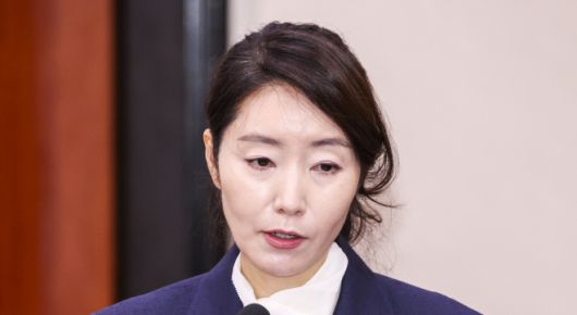 모두발언하는 강선우 후보자 - 강선우 여성가족부 장관 후보자가 14일 서울 여의도 국회에서 열린 여성가족위원회의 인사청문회에서 모두발언을 하고 있다. 2025.7.14 뉴시스