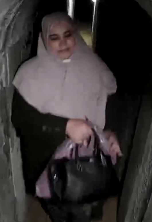 실제 하마스 최고지도자 야히야 신와르의 부인이 든 가방은 에르메스 버킨백과는 다른 형태다. 엑스 캡처