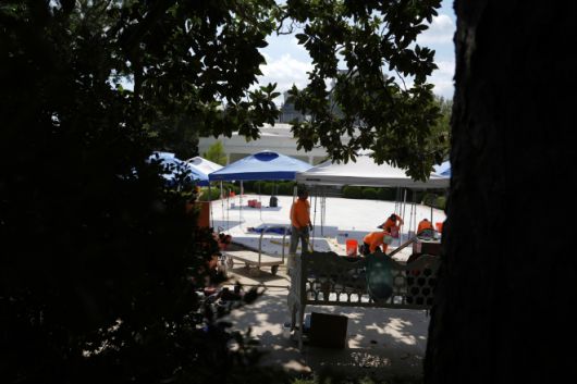 공사 진행 중인 백악관 로즈가든 - 2025년 7월 24일(현지시간)  백악관 로즈가든에서 공사가 계속 진행되고 있다. AP 연합뉴스