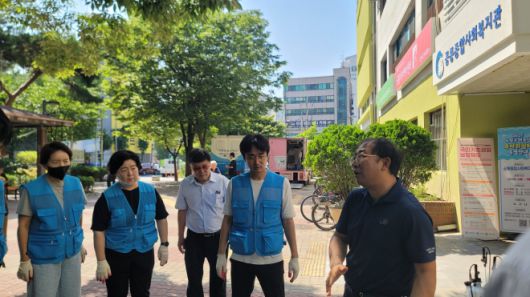 지난 25일 노원구 SH 공릉1단지 아파트를 방문해 ‘특별방역’을 실시한 오금란 의원