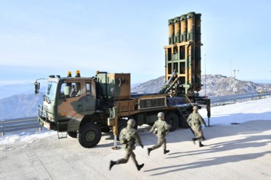 공군미사일방어사령부 제2미사일방어여단 8979부대 장병들이 지난 4월 23일 중거리 지대공미사일 ‘천궁-II’ 전개 훈련을 실시하고 있다. 사진=공군