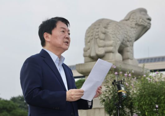 안철수 국민의힘 의원이 29일 오후 서울 여의도 국회에서 내란 특검 관련 및 당대표 출마 선언 기자회견을 하고 있다. 뉴시스