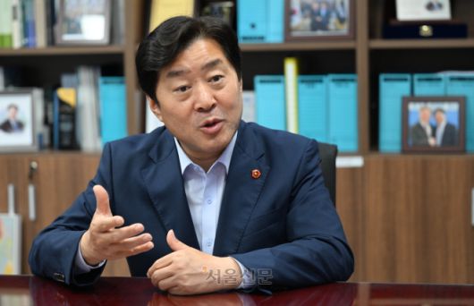 황명선 더불어민주당 의원이 30일 국회 의원회관에서 서울신문과 인터뷰를 하고 있다. 홍윤기 기자