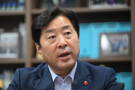 황명선 더불어민주당 의원이 30일 국회 의원회관에서 서울신문과 인터뷰를 하고 있다. 홍윤기 기자