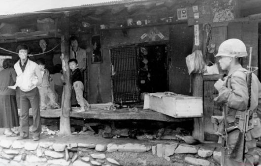 우순경 총기난사 참사사건이 끝난 뒤 현장의 모습. 경향신문 캡처