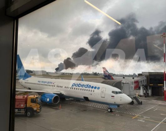 3일(현지시간) 우크라이나의 야간 드론 공습으로 소치 아들러 지구의 2000㎥ 규모 석유저장고에서 대형화재가 발생했다. 민간 항공 당국인 로사비아티아는 항공 안전 차원에서 소치 공항에서 항공편 운항이 중단됐다고 전했다. 2025.8.3 텔레그램