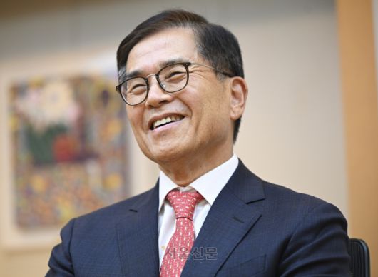 최석영 전 주제네바 국제기구대표부 대사가 10일 서울 중구 법무법인 광장에서 서울신문과 인터뷰 하고 있다. 이지훈 기자