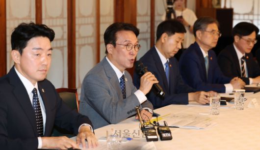 김민석 국무총리가 10일 서울 종로구 삼청동 총리공관에서 열린 고위당정협의회에 참석해 모두발언을 하고 있다. 2025.8.10 이지훈 기자