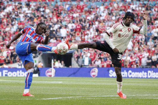 리버풀 제레미 프림퐁이 11일(한국시간) 영국 런던의 웸블리 스타디움에서 끝난 2025 커뮤니티실드 크리스털 펠리스와의 경기에서 수비하고 있다. EPA 연합뉴스