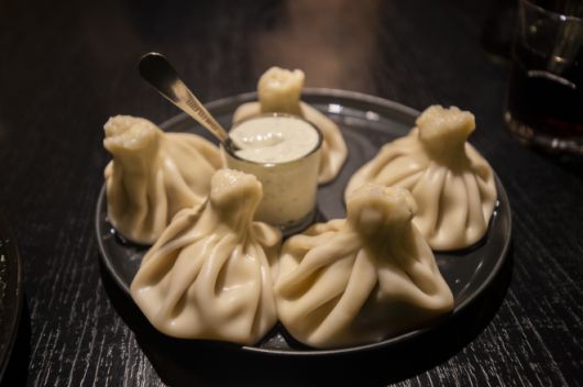 만두와 비슷한 조지아 대표 음식 힌칼리.