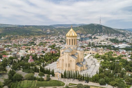 트빌리시의 성삼위일체 대성당. 전 세계 정교회 건물 중 세 번째로 큰 규모를 자랑한다.