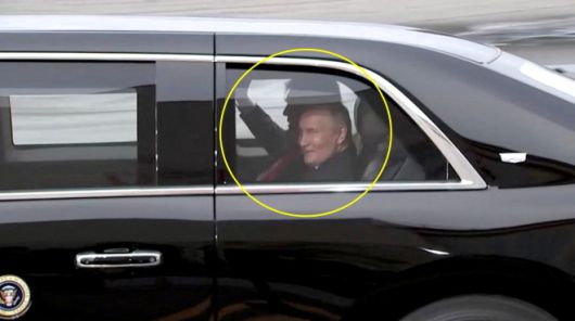 도널드 트럼프 미국 대통령과 블라디미르 푸틴 러시아 대통령이 비스트에 동승해 이동하고 있다. 로이터 연합뉴스