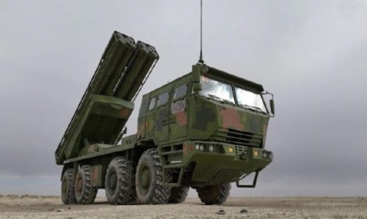 중국군의 PHL-16 다연장(MRL) 로켓 발사기