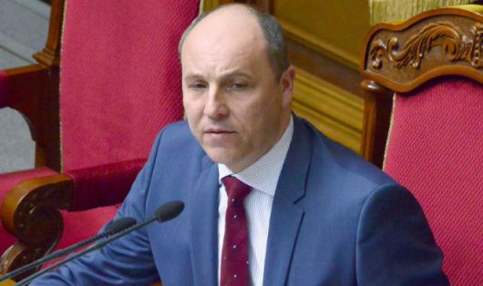 우크라이나 서부 도시 르비우 도심에서 우크라이나 의회 의장을 지낸 정치인인 안드리 파루비(사진)가 피살됐다.