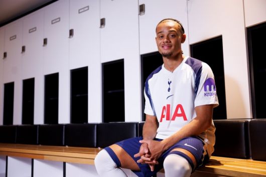 지난달 31일 토트넘에 합류한 미드필더 사비 시몬스. 토트넘 홈페이지