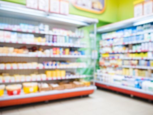 슈퍼마켓과 편의점에서는 초가공식품을 쉽게 접할 수 있다. 아이클릭아트