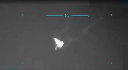 미국이 남 카리브해에서 베네수엘라의 마약 운반선을 향해 군사작전을 펼쳤다. 사진은 미군의 공격을 받아 폭발하는 마약 운반선. 트럼프 대통령 트루스소셜 캡처