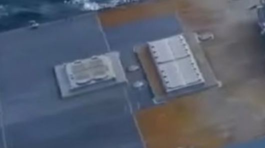 차세대 이지스 구축함(KDX-III Batch-II)에 탑재된 한국형 수직발사기 KVLS-II 시험형 구성. 사진 왼쪽의 4셀 구획이 신규 KVLS-II로, 오른쪽은 기존 KVLS 발사기다. 출처=엑스