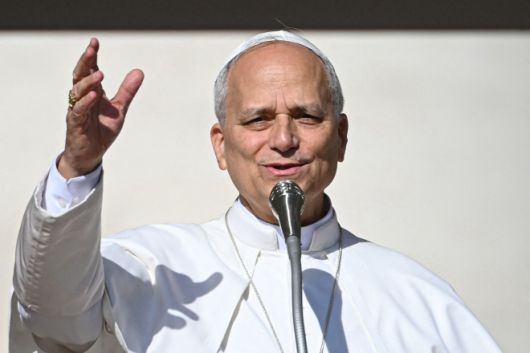 2025년 9월 7일 바티칸 성 베드로 광장에서 열린 시성 미사에 앞서 연설하는 레오 14세 교황. 이날 교황은 ‘하느님의 인플루언서’로 불린 카를로 아쿠티스와 피에르 조르조 프라사티를 성인으로 선포했다. AFP 연합뉴스