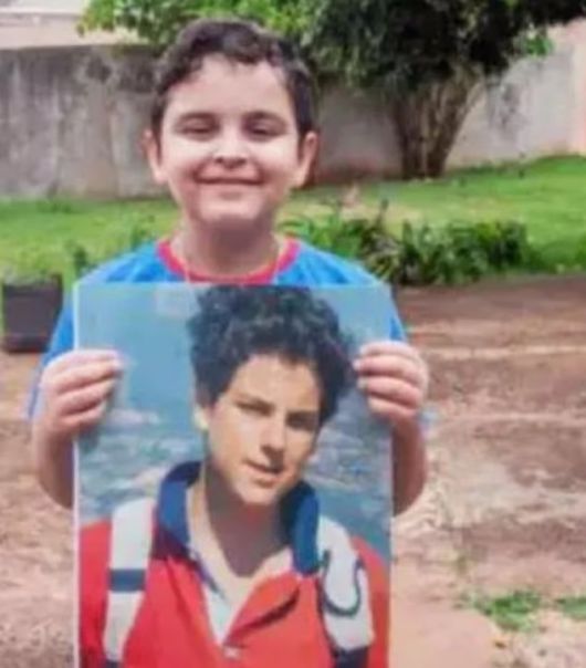 카를로 아쿠티스의 첫 번째 기적 사례로 언급된 브라질 소년 마테우스 비아나. 그는 희귀 췌장 기형을 앓다가 2013년 아쿠티스의 성유물에 기도한 뒤 완치된 것으로 전해진다. 사진=현지 언론 캡처