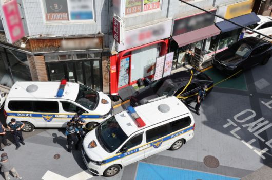3일 서울 관악구 한 식당에서 칼부림 사건이 발생, 경찰이 현장을 통제하고 있다. 2025.9.3. 연합뉴스