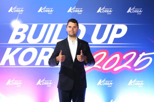 5일 경기 고양 킨텍스에서 개막한 ‘빌드업 코리아 2025’ 참석차 한국을 찾은 찰리 커크. 빌드업 코리아 조직위원회 제공