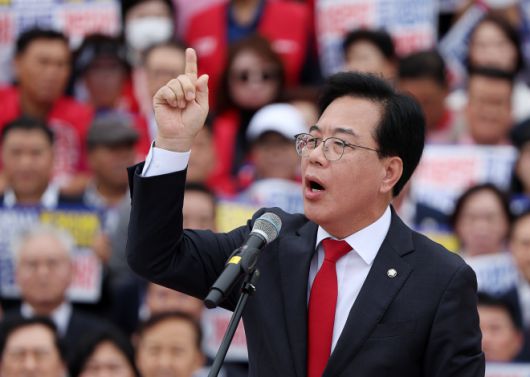 송언석 국민의힘 원내대표가 12일 오후 서울 여의도 국회에서 열린 ‘야당탄압 독재정치 규탄대회’에서 연설하고 있다. 뉴시스