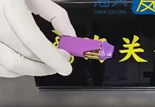 중국 세관이 입국 과정에서 한 남성이 항문에 대마 성분 전자담배를 숨겨 들여오려던 사건을 적발했다. 중국 해관 제공