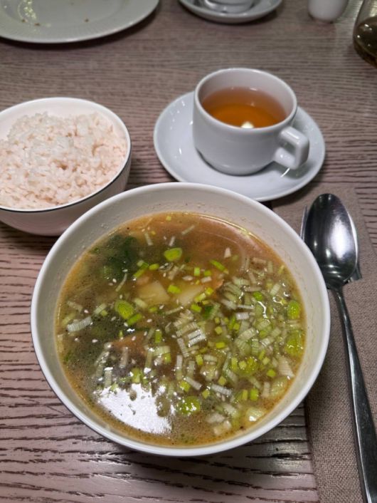 최근 러시아 모스크바에 15년 만에 추가 개점한 북한 식당 ‘평양관’ 메뉴 중 하나인 고깃국. 포스톨롭캄 텔레그램