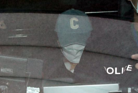 경찰 대면 조사 마친 대전 초등생 살해 교사 - 대전의 한 초등학교에서 초등학생을 살해한 혐의를 받는 40대 여교사 A 씨가 7일 대전 서부경찰서에서 대면조사를 마치고 둔산경찰서로 이송되고 있다.  2025.3.7 뉴스1