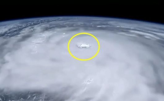 22일 일본인 우주비행사 키미야 유이가 촬영한 라가사의 태풍의 눈. ISS 제공